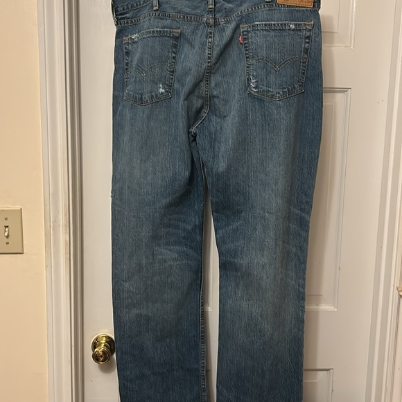 Levi’s 514 distressed jeans. Item 1121 - Picture 8 of 8
